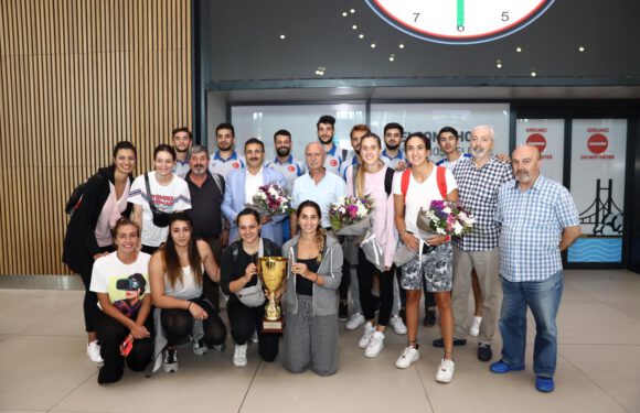Avrupa İkincisi olan İAÜ Voleybol Kadın Takımı İstanbul’a geldi