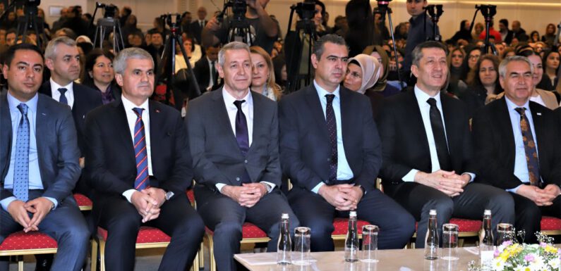 ÖĞRETMENLERİMİZ OTİZM SPEKTRUM BOZUKLUĞU KONUSUNDA BİLİNÇLENİYOR