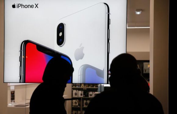Apple, eski iPhone sahiplerine 25 dolar ödeyecek