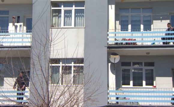 65 yaş ve üstüne evde düzenli spor önerisi