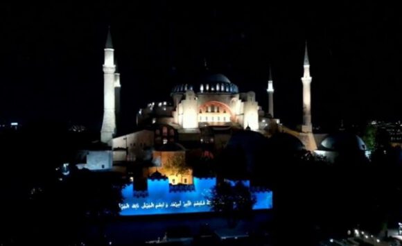 Ayasofya’da Fetih Suresi okundu