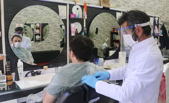 Berber, kuaför ve güzellik merkezleri hizmete başladı