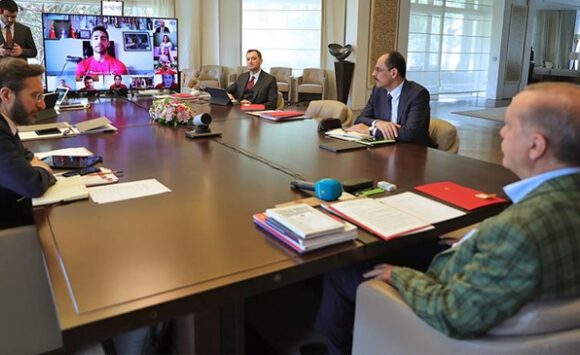 Cumhurbaşkanı Erdoğan: Gençler her alanda ülkemizin yolunu aydınlatıyor