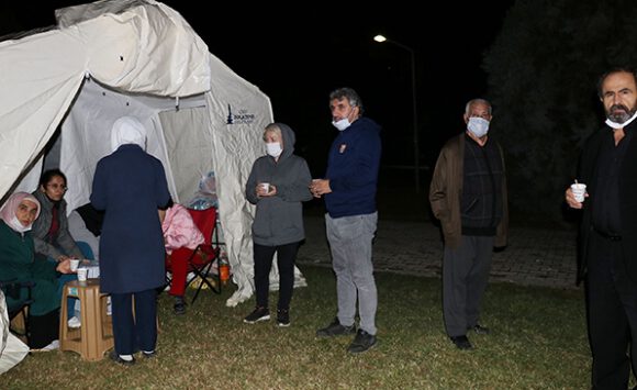 AFAD duyurdu: Depremzedeler için gıda kolisi ve battaniyeye ihtiyaç var