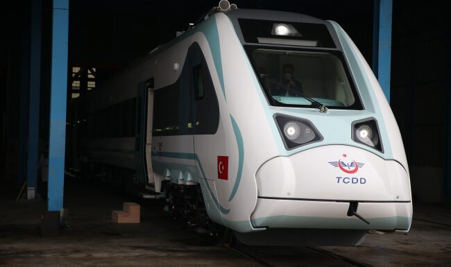 Milli trenlerin raylara inmesinde geri sayım sürüyor