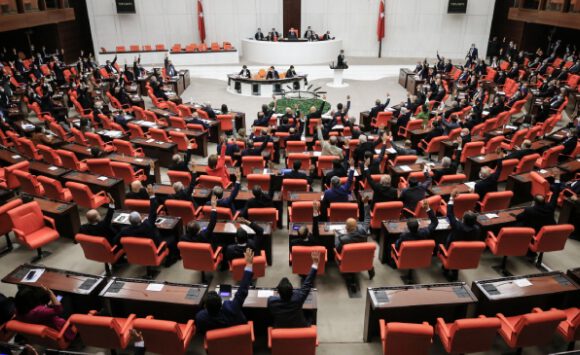 Azerbaycan tezkeresi Meclis’ten geçti