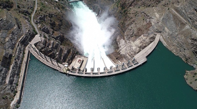 Elektrik üretiminde yatırımlar yenilenebilir enerjiye yapıldı