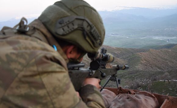 Fırat Kalkanı bölgesinde 3 terörist yakalandı