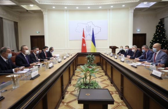 Bakan Akar ve Çavuşoğlu, Ukrayna Başbakanı Şmıgal ile görüştü