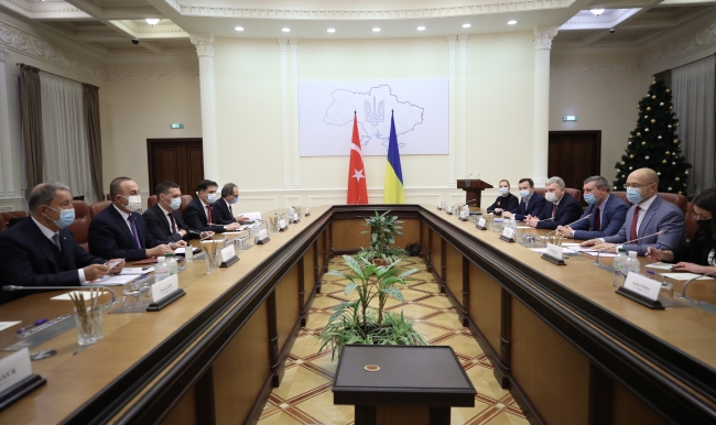 Bakan Akar ve Çavuşoğlu, Ukrayna Başbakanı Şmıgal ile görüştü