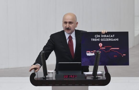 Bakan Karaismailoğlu: Çin’e giden trenimiz tarihe geçti