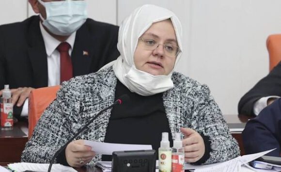 Bakan Selçuk: Kısa çalışma ödeneğine yeniden başvuru almaya başladık