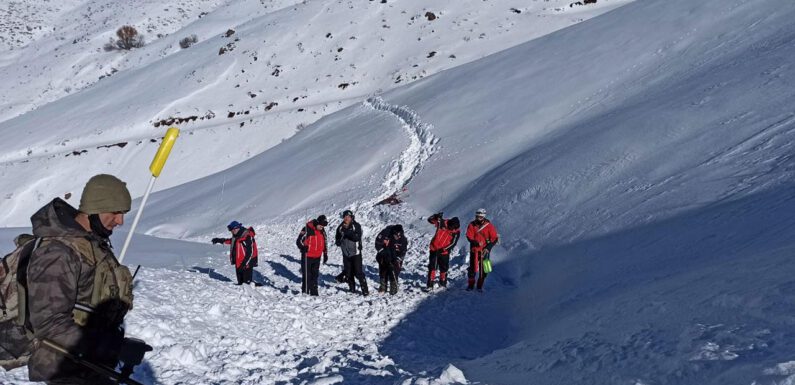 Çığ altında kalan askerin cansız bedenine ulaşıldı