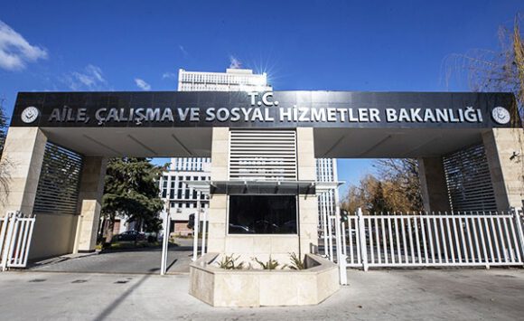 Çocuk bedeni üzerinde iç çamaşırı sergileyen siteler tespit edildi
