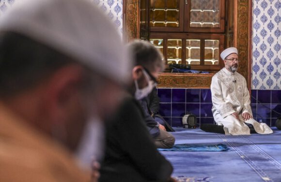Eller koronavirüs hastaları için semaya kalktı