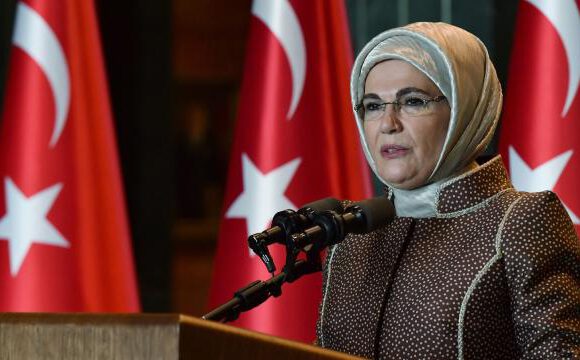 Emine Erdoğan: Her kadın cinayeti, kalbimizde yeni yaralar açıyor