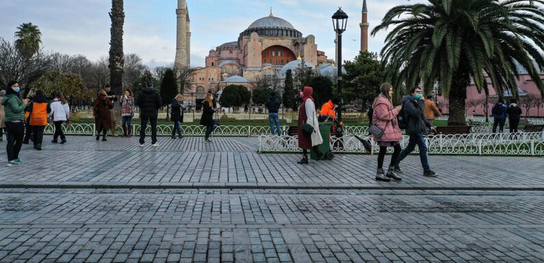 İçişleri’nden turist genelgesi: Simge cadde ve meydanlara izin yok