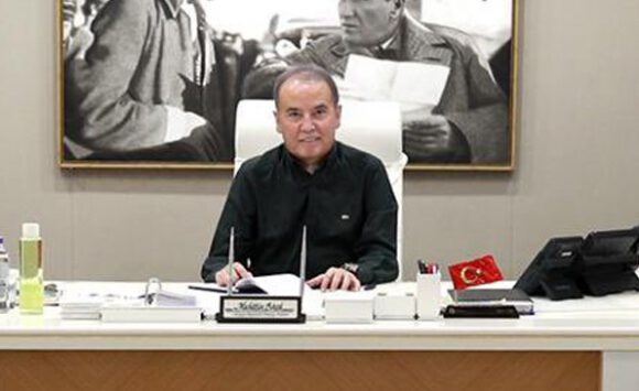 Tedavisi tamamlanan Muhittin Böcek görevine başladı