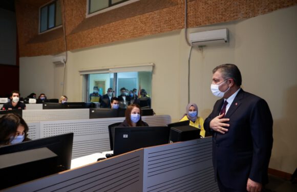 Bakan Koca: Yeni yılın salgının bittiği yıl olmasını temenni ediyorum