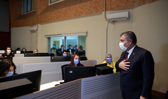 Bakan Koca: Yeni yılın salgının bittiği yıl olmasını temenni ediyorum