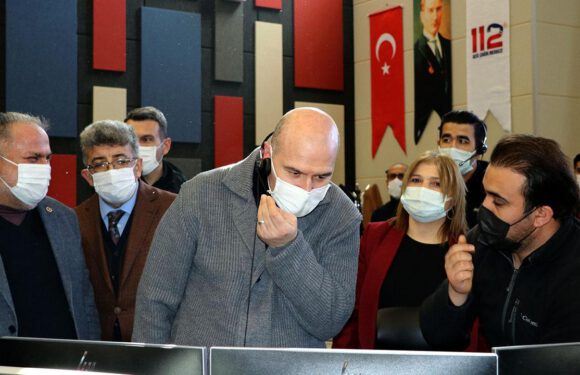 Bakan Soylu 112’ye gelen çağrıya cevap verip, ekipleri yönlendirdi