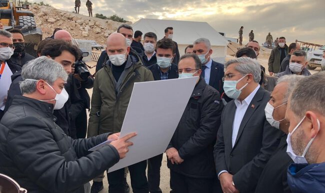 Bakan Soylu İdlib’de yapımı süren evleri inceledi