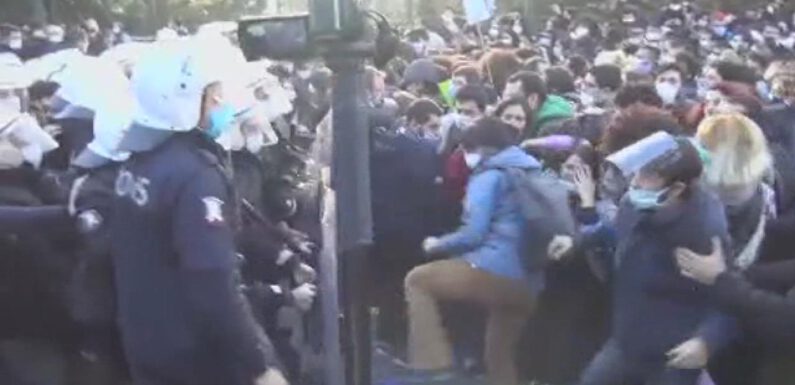 Boğaziçi Üniversitesi’nde protesto: 16 kişi gözaltına alındı