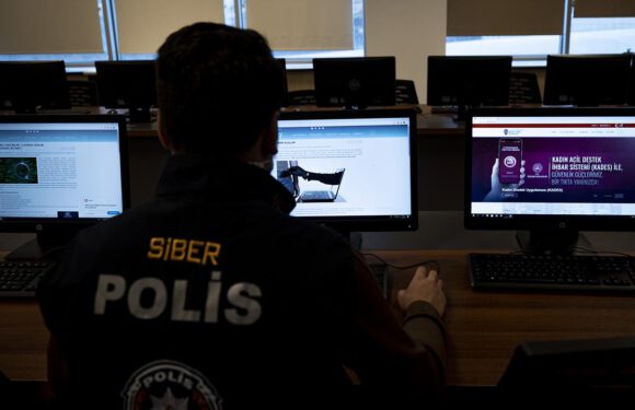 Siber polisler yılbaşında da görev başında