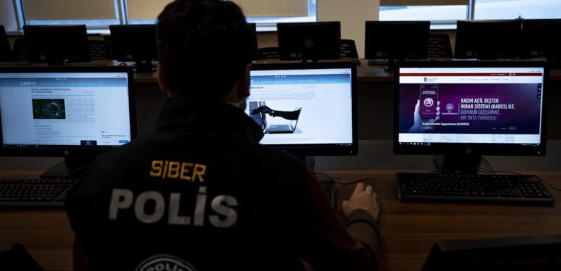 Siber polisler yılbaşında da görev başında