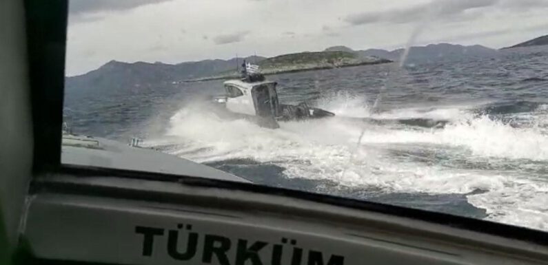 Yunan botları Kardak açıklarında Türk kara sularını ihlal etti