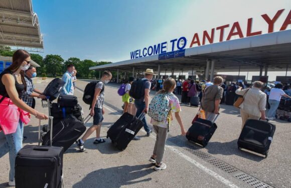 Antalya’ya gelen turist sayısı 13 milyonu aştı TRT Haber Ekonomi Haberleri AA