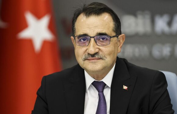 Bakan Dönmez: Dost ve kardeş ülkelerle enerjinin her alanında iş birliğine hazırız TRT Haber Ekonomi Haberleri AA