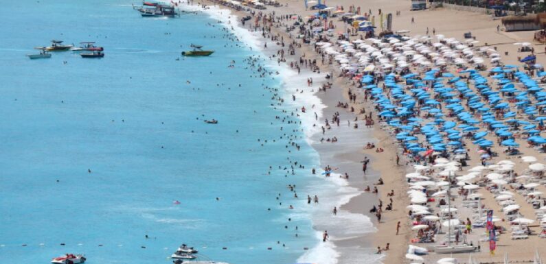 Turizmde 2028 hedefi 100 milyar dolar gelir elde etmek TRT Haber Ekonomi Haberleri TRT Haber