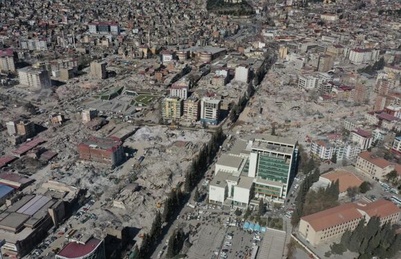 Sigorta sektörü deprem bölgesinde hasar ödemelerine başladı TRT Haber Ekonomi Haberleri AA