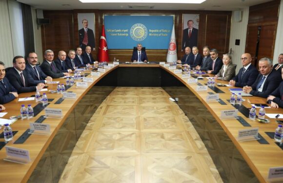 Ticaret Bakanı Bolat ilk toplantısını yaptı TRT Haber Ekonomi Haberleri AA