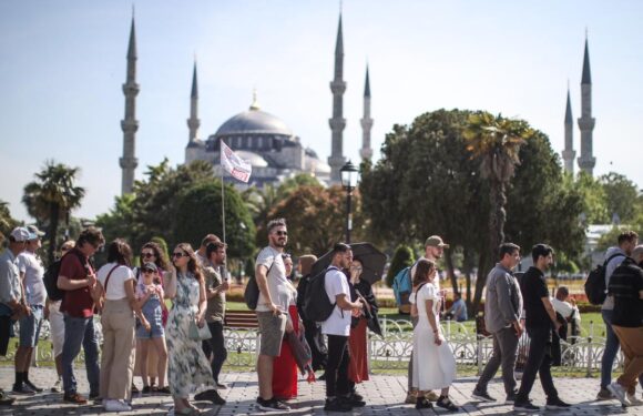 Türkiye 15,5 milyon ziyaretçi ağırladı TRT Haber Ekonomi Haberleri TRT Haber