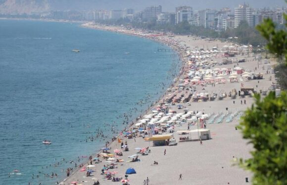 Yılın ilk 5 ayında turist sayısı 15,5 milyonu geçti TRT Haber Ekonomi Haberleri AA