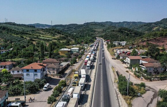 Kara yolu taşıma sektörüne yüzde 5 indirim müjdesi TRT Haber Ekonomi Haberleri AA