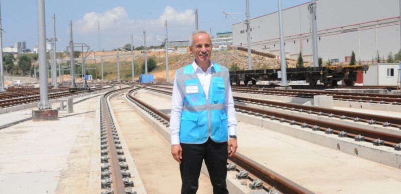 Bakan Uraloğlu: GebzeDarıca metro hattı günde 330 bin yolcuya hizmet verecek TRT Haber Ekonomi Haberleri AA