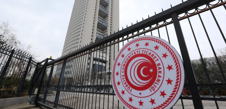 Ticaret Bakanlığı uzaktan eğitimle 1 milyar lira tasarruf sağladı TRT Haber Ekonomi Haberleri AA