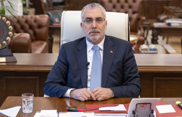 Bakan Işıkhan: Deprem illerine tahsis edilen 50 bin kişilik TYP süresini 9 ay uzattık TRT Haber Ekonomi Haberleri TRT Haber