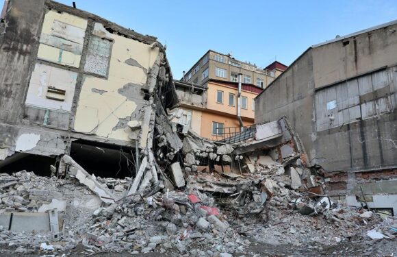 Deprem bölgesi için eşya ithalatında esneklik uzatıldı TRT Haber Ekonomi Haberleri AA