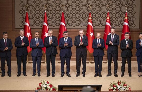 Ekonomi yönetiminin 100 günlük ajandası yoğun geçti TRT Haber Ekonomi Haberleri AA