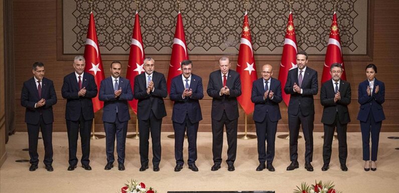 Ekonomi yönetiminin 100 günlük ajandası yoğun geçti TRT Haber Ekonomi Haberleri AA