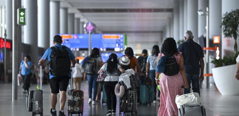 Turizm bölgelerindeki havalimanlarını 123,7 milyon yolcu kullandı TRT Haber Ekonomi Haberleri AA