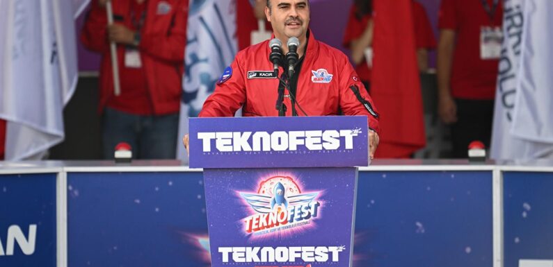 Bakan Kacır: Hayalleri ve fikirleri gıptayla izlenen bir Türk gençliği geliyor TRT Haber Ekonomi Haberleri AA