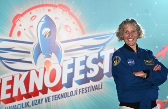 TEKNOFEST’e katılan ABD’li astronot yoğun ilgiye hayran kaldı TRT Haber Bilim Teknoloji Haberleri AA