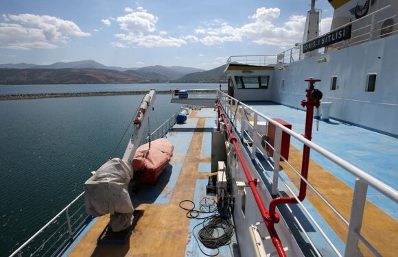 Türkiye’nin en büyük feribotları Van Gölü’nde taşımacılığa ivme kattı TRT Haber Ekonomi Haberleri AA