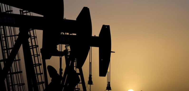 Brent petrolün varil fiyatı son bir ayın en düşük seviyesine geriledi TRT Haber Ekonomi Haberleri AA