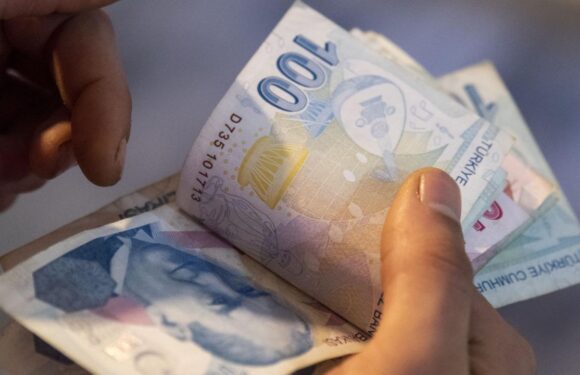 Memur emeklilerinin aylık ve ikramiyeleri hesaplara yatırıldı